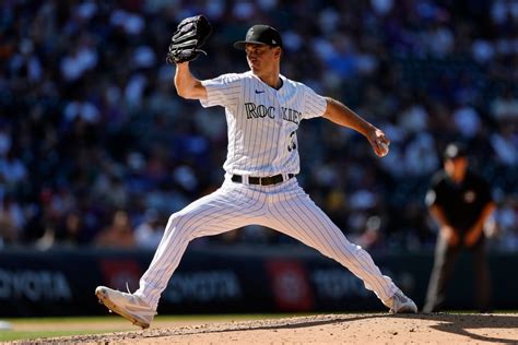 Cincinnati Reds Rival Makes Splash Signing Ahead of Spring .